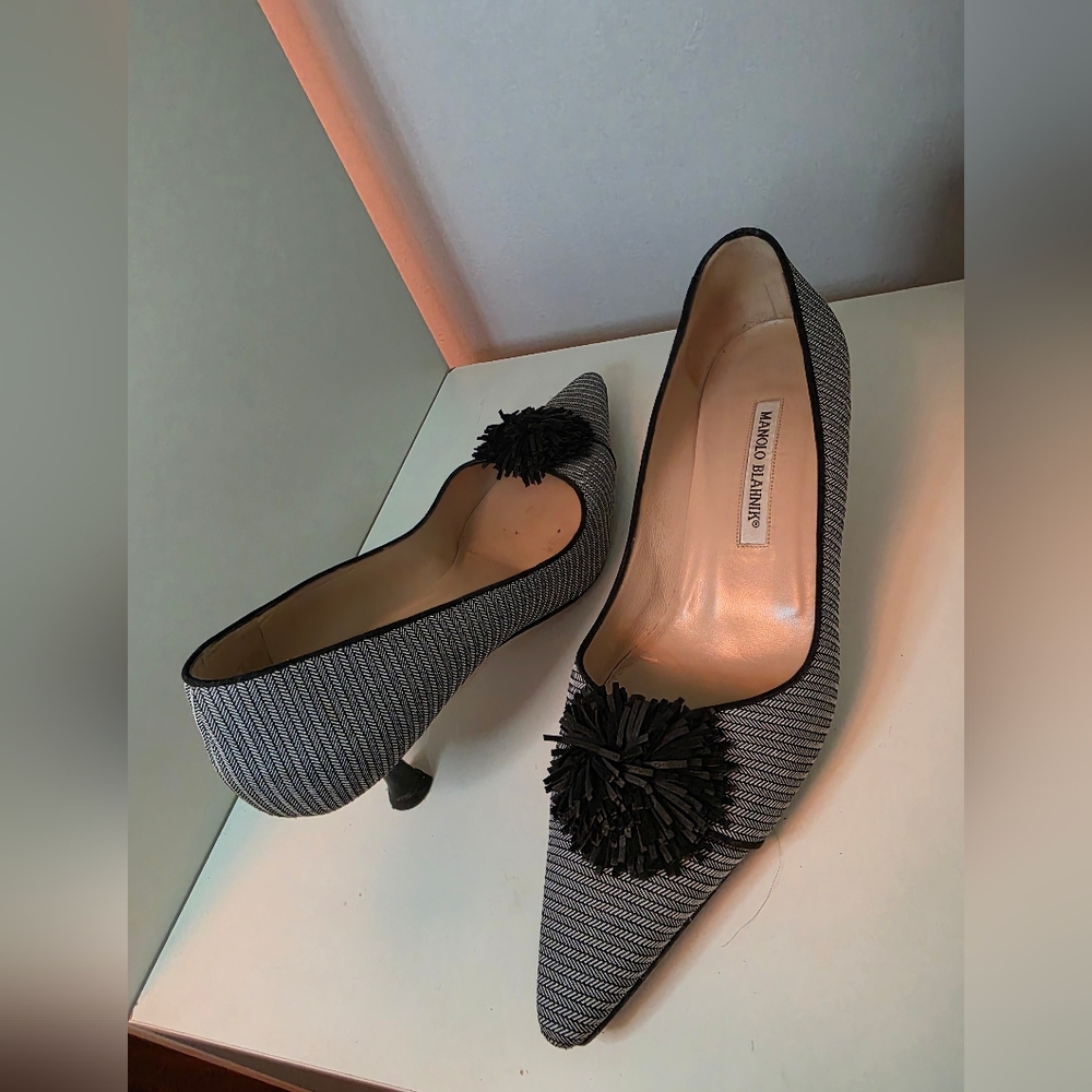 Manolo Blahnik Tweed Kitten Heels Pom Pom Pointed Toe EU 39.5